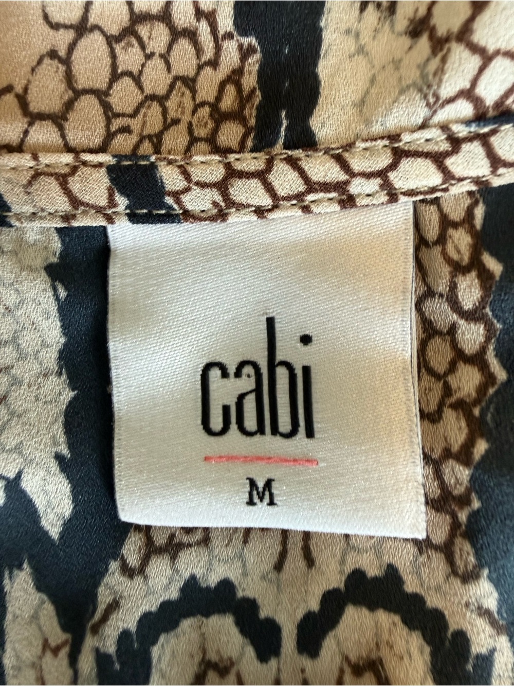 Cabi Snakeskin Print Careerwear Blouse Medium Ruffle Collar V Neck Long Sleeve - Picture 6 of 13